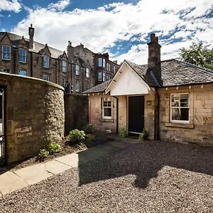 Lodge Trinity Lodge, House With The Private Garden In, Edinburgh